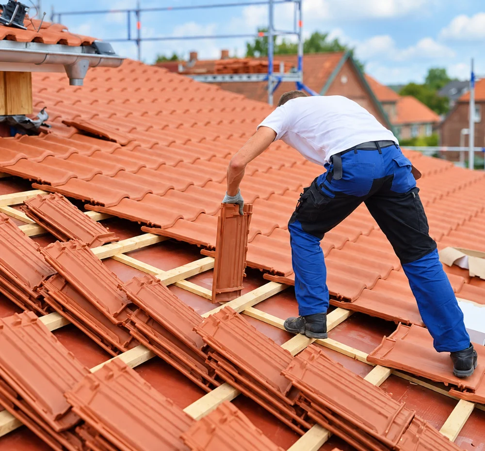 Travail de couverture sur une toiture